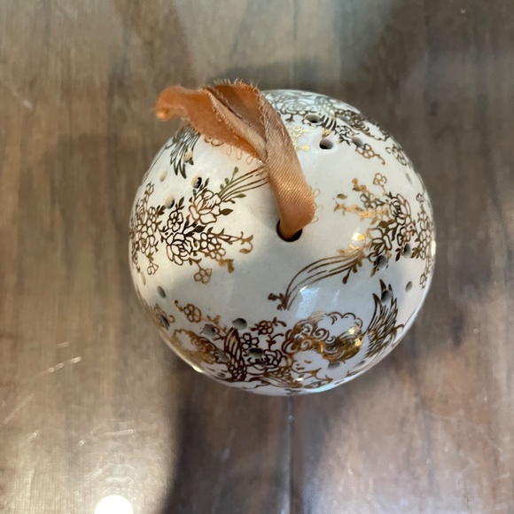 Vintage Potpourri Hanging Ball - Picture 4 of 6